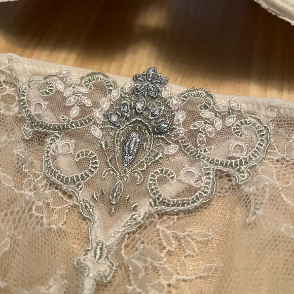 LISE CHARMEL Embroidered Bridal Lingerie Set 32B and S - Picture 5 of 6